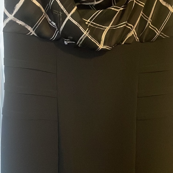 Scoop neck fitted bottom sleeveless dress size M - Picture 4 of 8